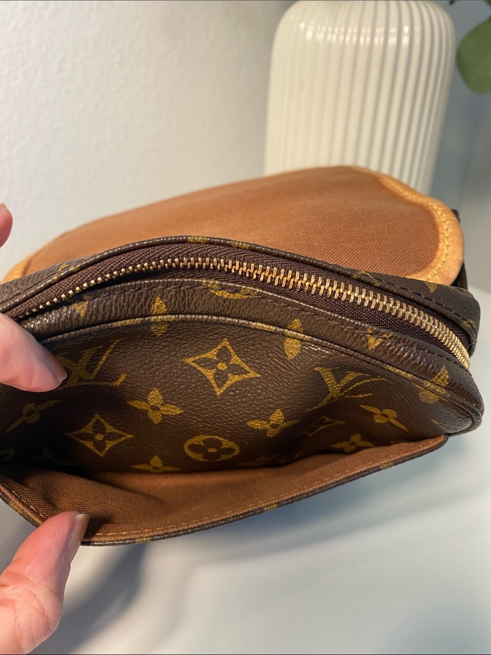 Vintage Louis Vuitton Bosphore Monogram Belt Bag - Picture 9 of 17